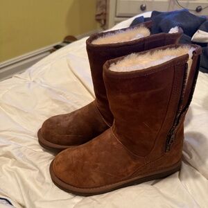 NWOT Ugg Boots - Vintage Chestnut Ugg with Zipper - Size 8